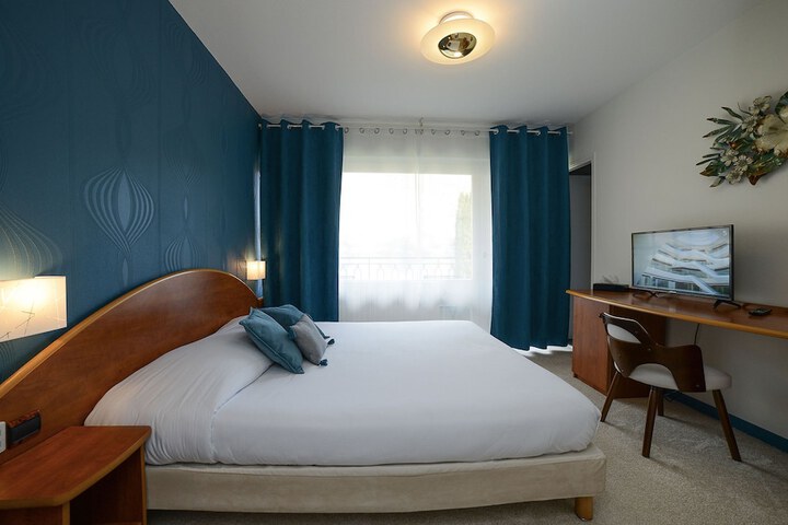 Room 9 of 32