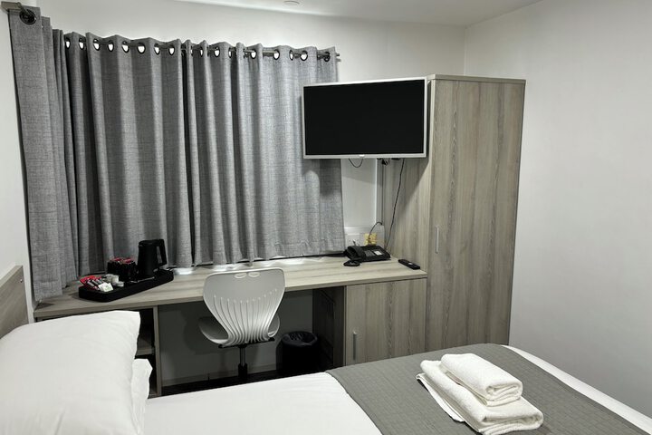 Room 5 of 83