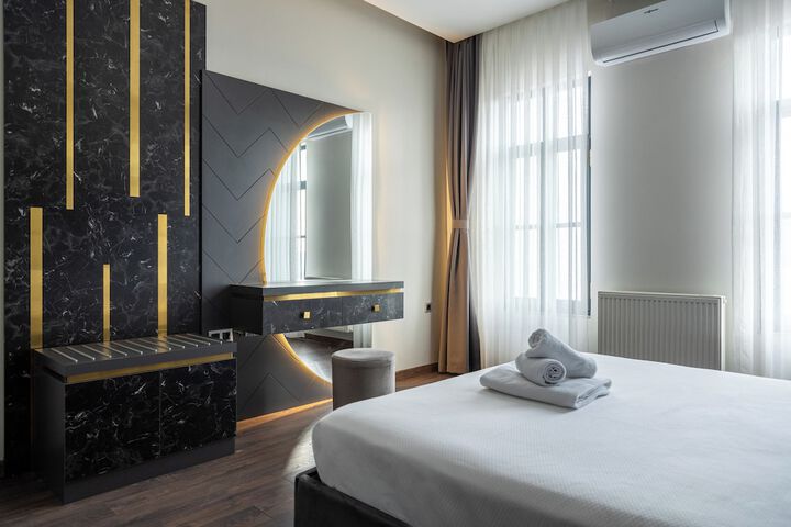 Room 10 of 29