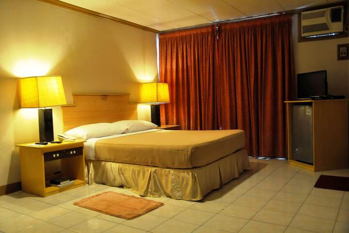 Room 27 of 64