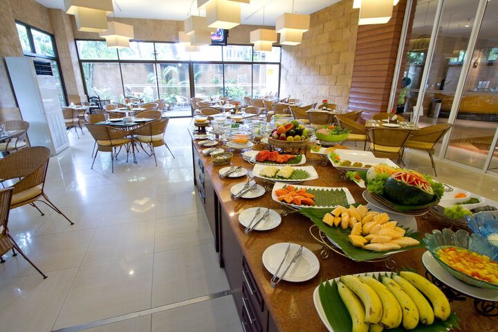 Dining 99 of 111