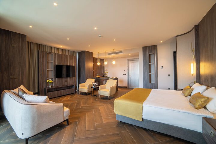Room 10 of 38
