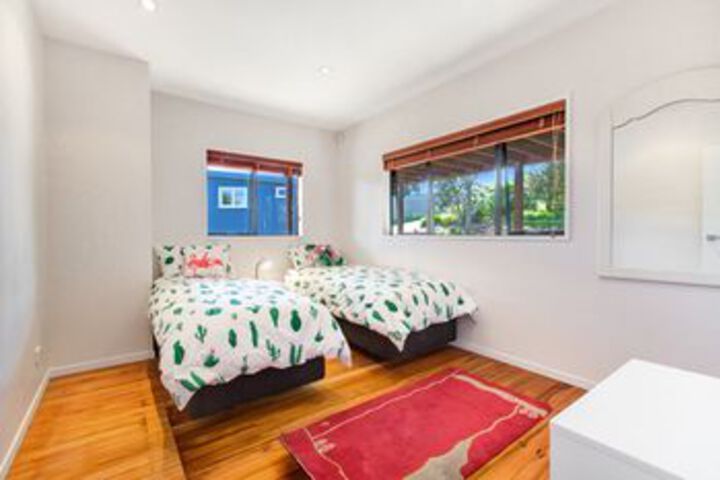 Room 10 of 16