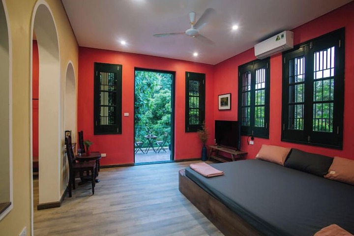 Room 6 of 16