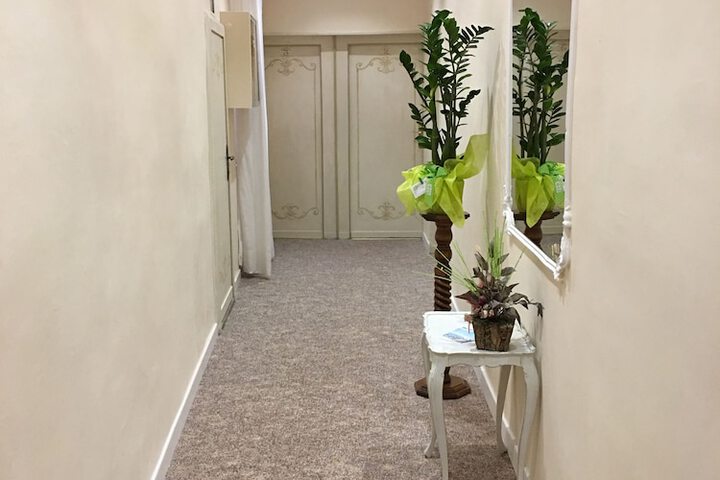 Ballroom/Hall 61 of 63