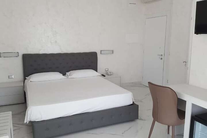 Room 7 of 89