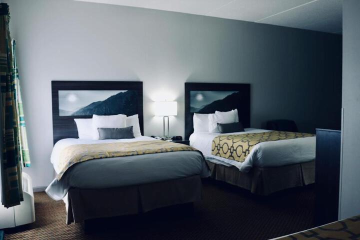 2 Queen Beds (10 of 11)