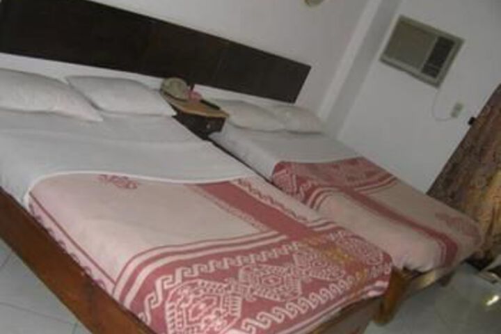 Room 5 of 8