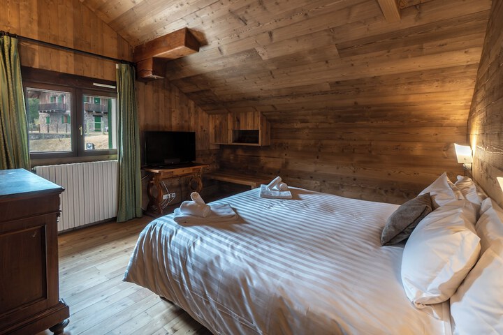 Room 10 of 38