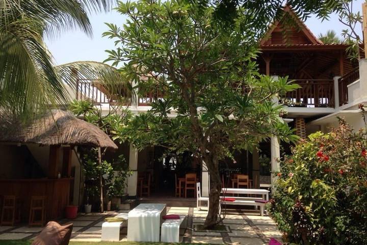 Hotel Exterior 32 of 35