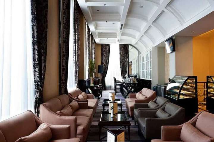 Lounge 46 of 54