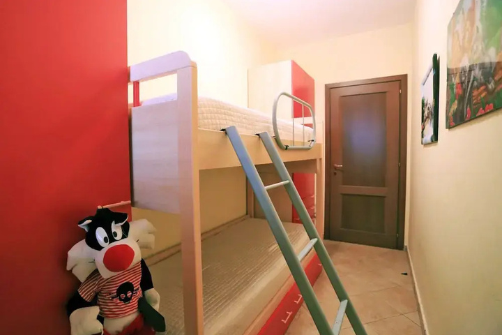 Room 3 of 16