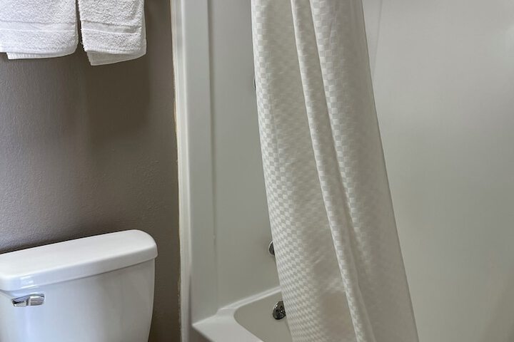 Standard Single Queen Bed (6 of 6)