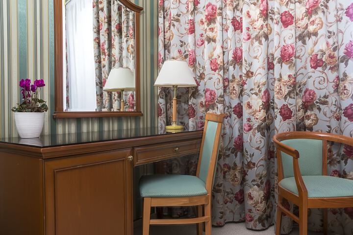 Room 37 of 59