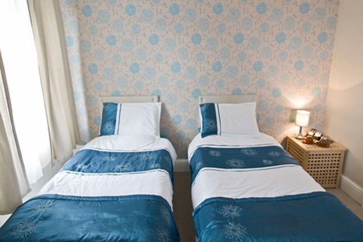 Room 6 of 32