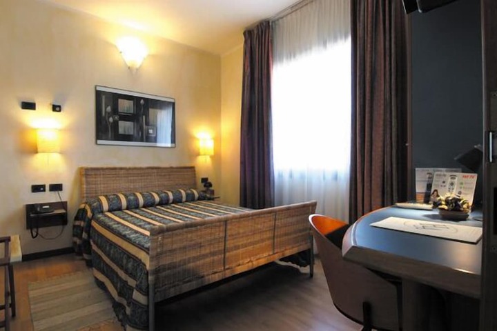 Room 8 of 26