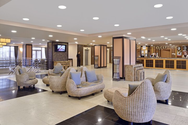 Hotel 2 of 103