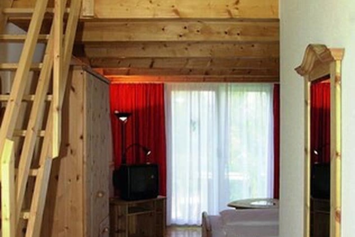 Room 13 of 32