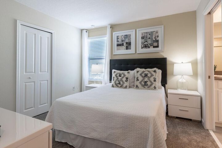 Room 4 of 32