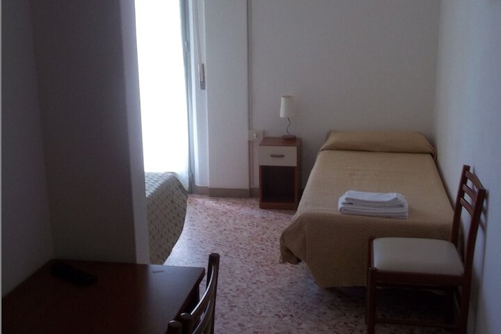 Room 13 of 125