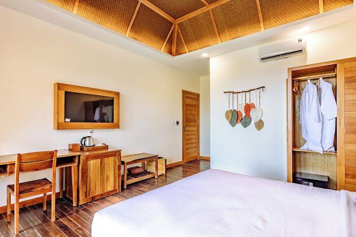 Room 10 of 77