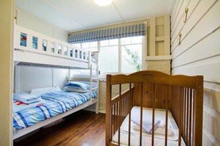 Room 7 of 16