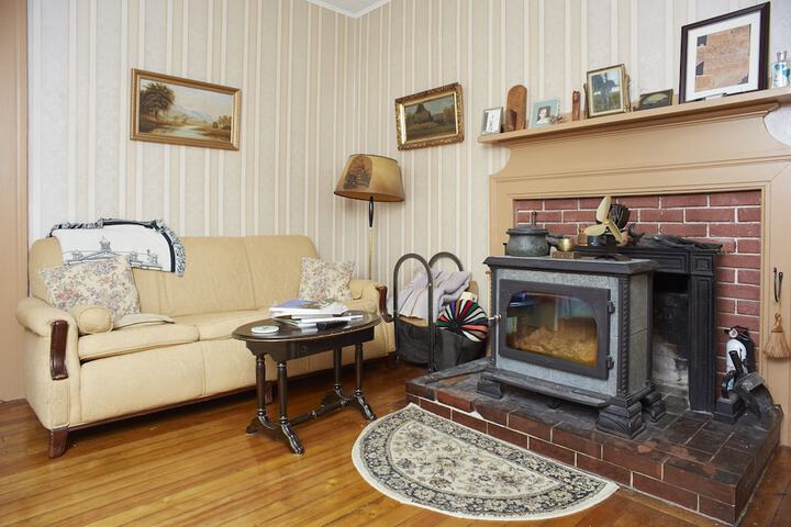 Room 9 of 25