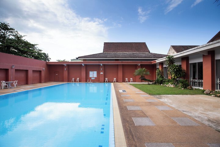 Pools & Facilities