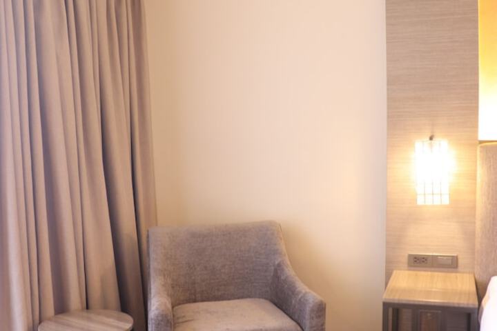 Room 6 of 32