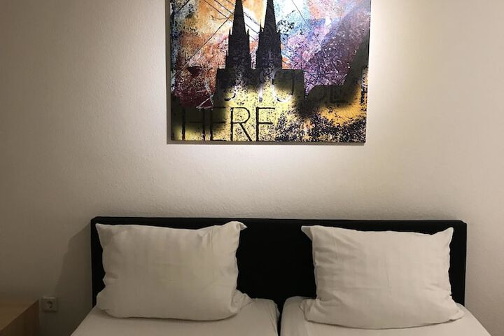 Room 7 of 30