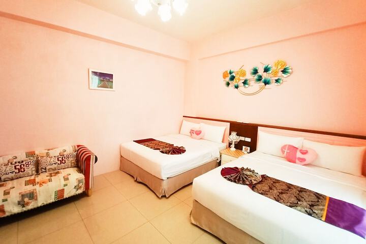 Room 5 of 28