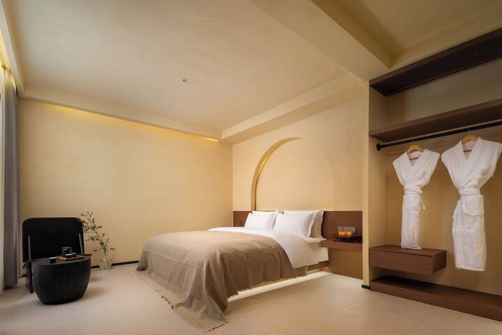 Room 25 of 80