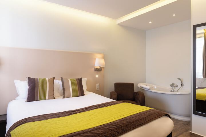 Room 40 of 67