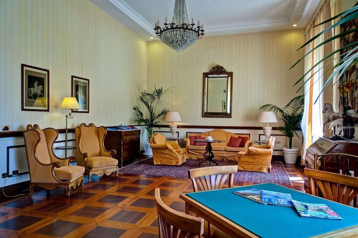 Entrance & Lobby