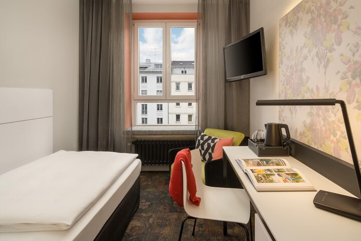 Room 62 of 119