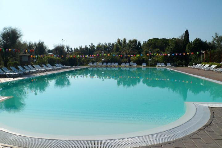 Hotel with Pool