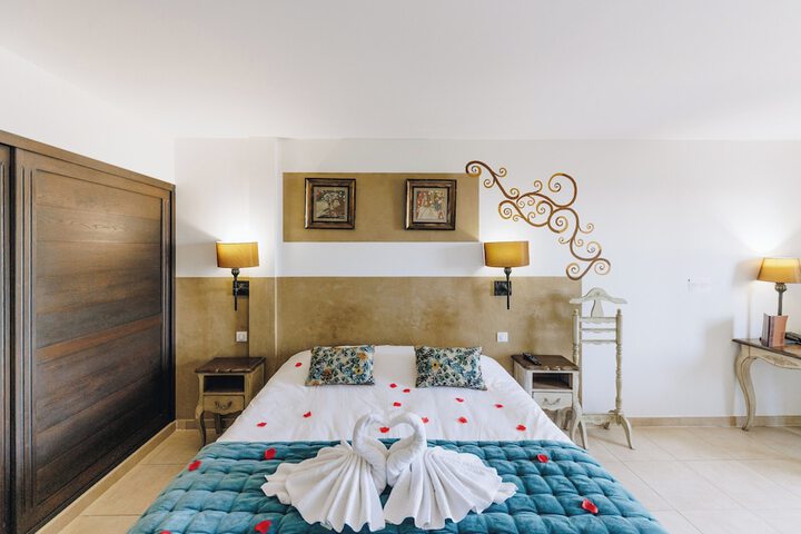 Room 8 of 94