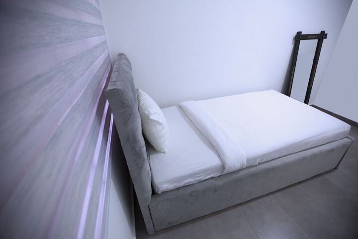 Room 4 of 18