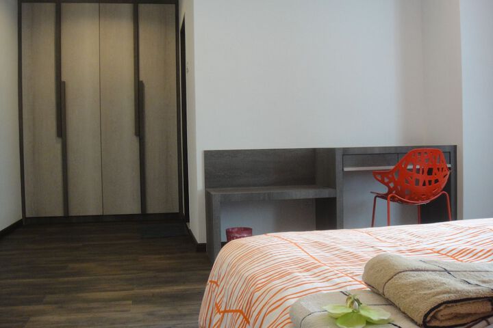 Room 5 of 18