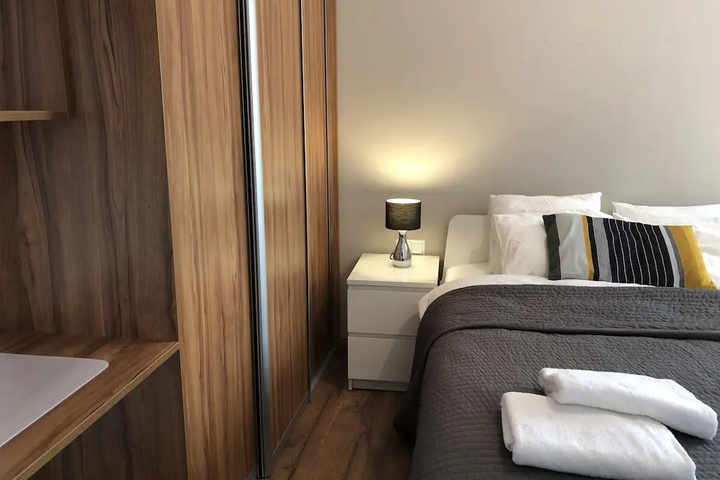 Room 2 of 10