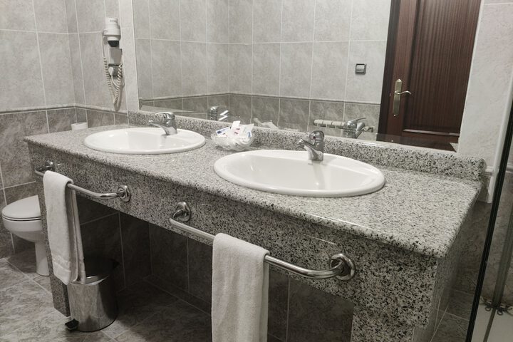 Room 6 of 6