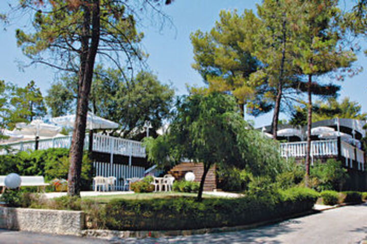 Hotel Exterior 2 of 11