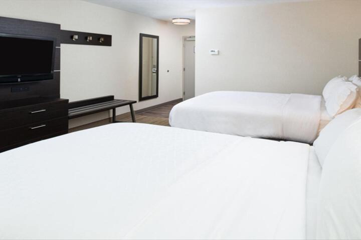 Standard Room, King or Two Doubles (3 of 4)