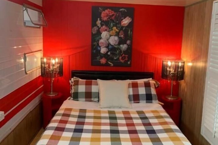 Room 3 of 135
