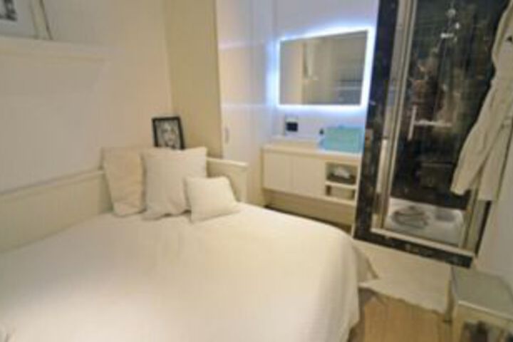 Room 12 of 26