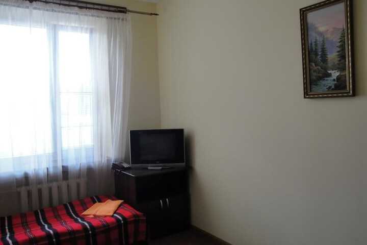 Room 9 of 27