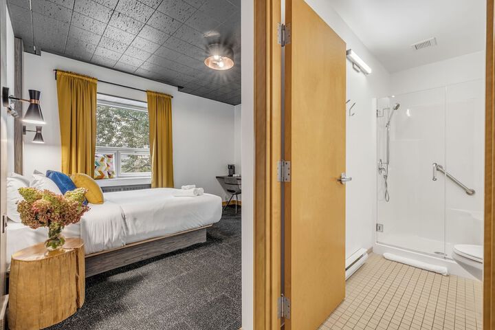 Room 84 of 147