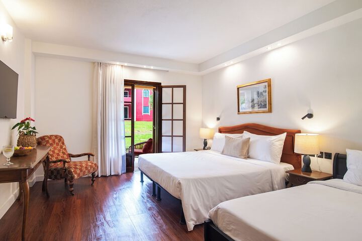 Room 28 of 106