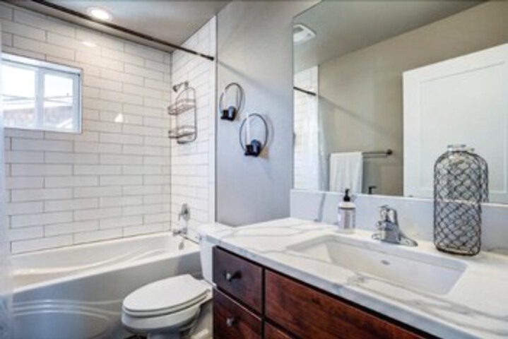 Room 4 of 25