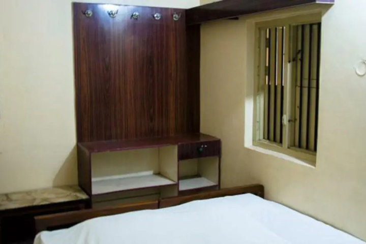 Room 2 of 10